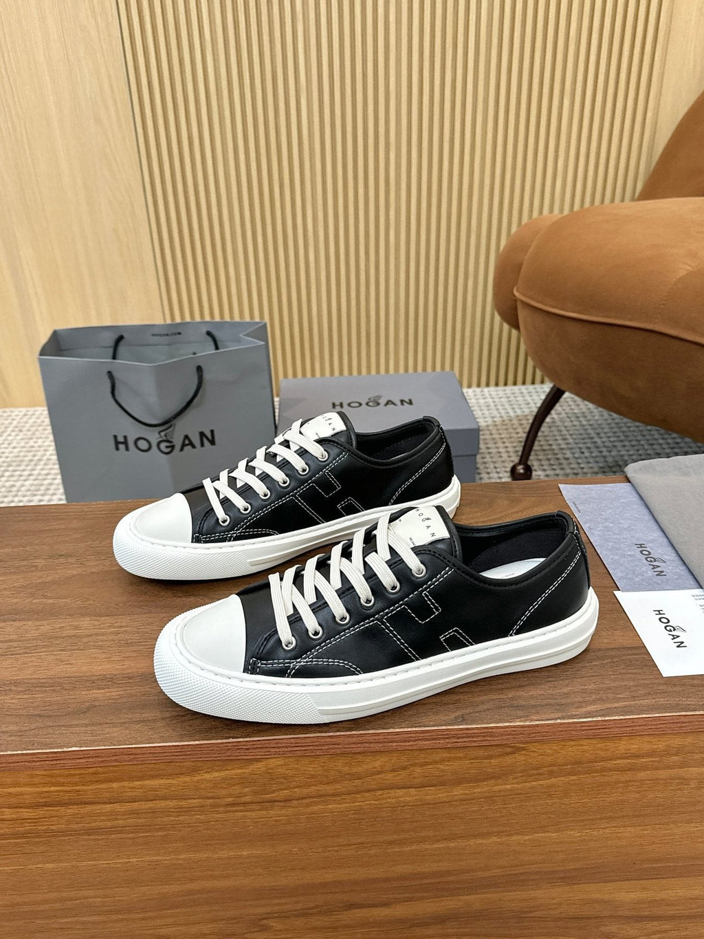 Hogan H691 Low-Top Sneakers